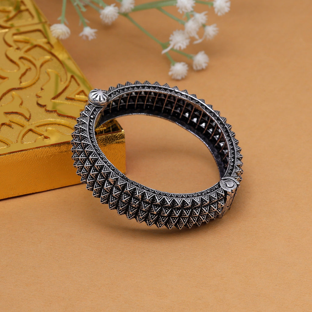 Silver Color Oxidised Openable Bracelet (GSB346SLV)