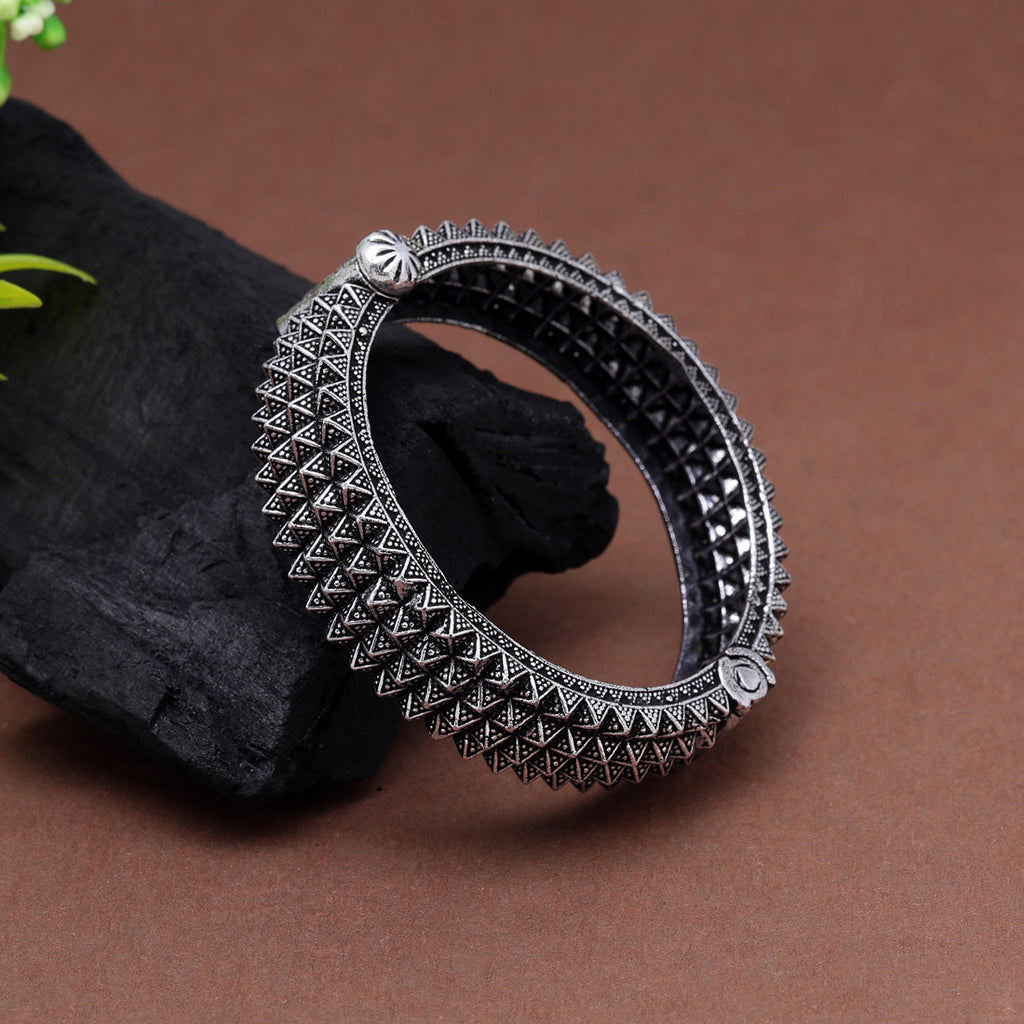 Silver Color Oxidised Openable Bracelet (GSB346SLV)