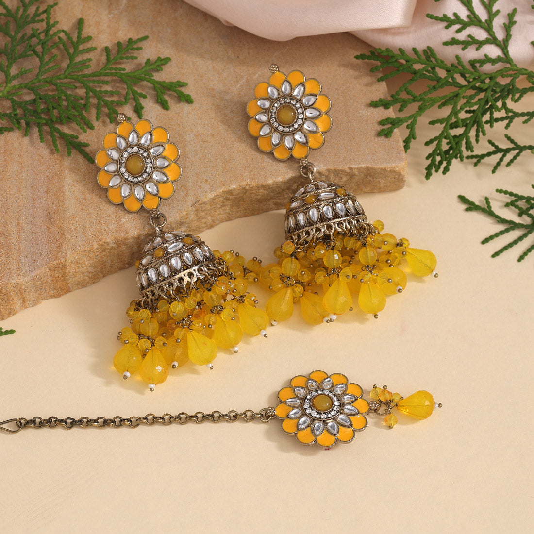 Yellow Color Kundan Earrings With Maang Tikka