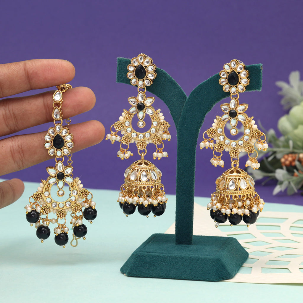Black Color Kundan Earrings With Maang Tikka