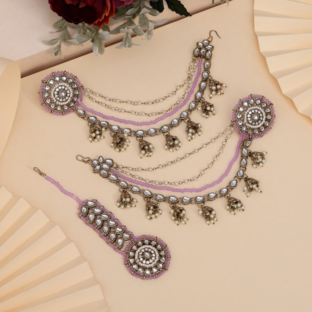 Delicate Light Purple Color Kundan Earrings With Maang Tikka